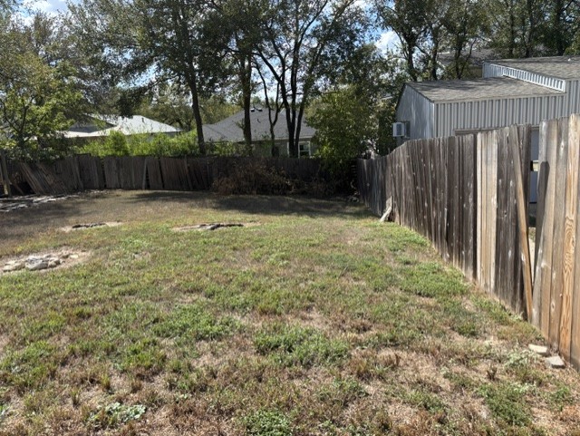 1300 Delano Street Austin, TX 78721 - Photo 9 of 11 View of yard