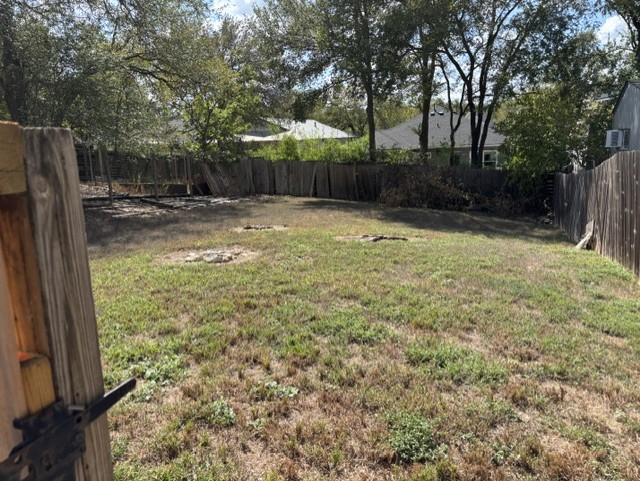 1300 Delano Street Austin, TX 78721 - Photo 10 of 11 View of fenced backyard