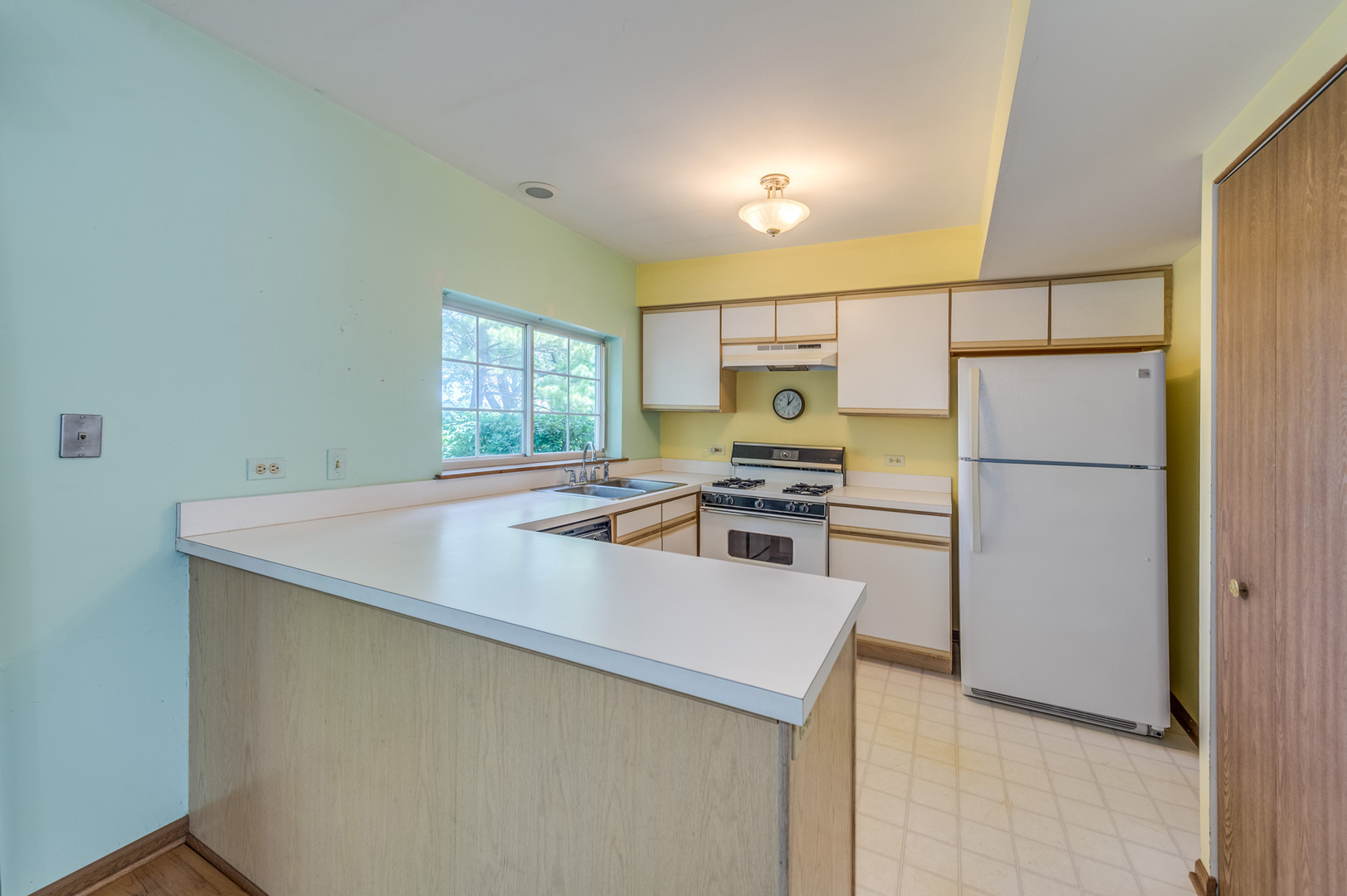 2016 Muirfield Circle Elgin, IL 60123 - Photo 6 of 16