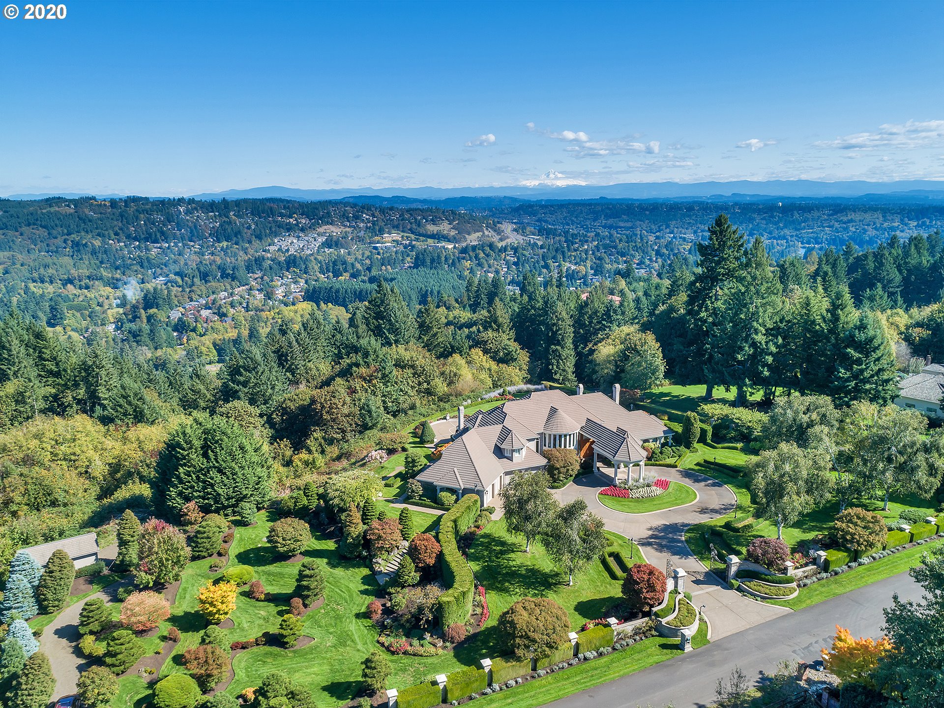 24390 Southwest Valley View Road West Linn, OR 97068 - Photo 3 of 32 Gallery Image 3
