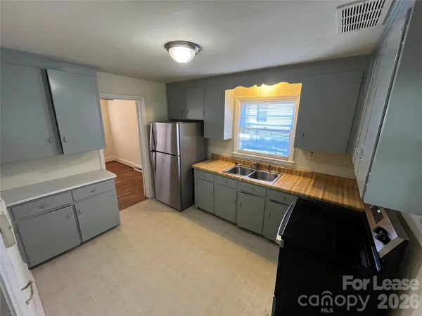 $1,445 | 1932 Sandhurst Drive, Charlotte, NC 28205