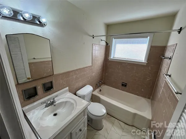 $1,445 | 1932 Sandhurst Drive, Charlotte, NC 28205