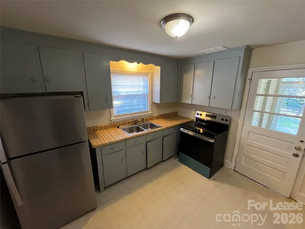 $1,445 | 1932 Sandhurst Drive, Charlotte, NC 28205