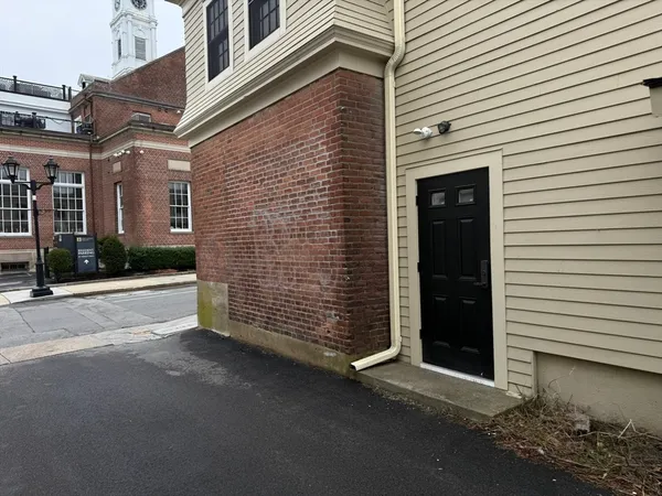 $2,500 | 10 Leyden Street, Unit 3, Plymouth, MA 02360