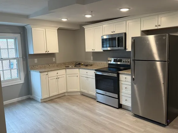 $2,500 | 10 Leyden Street, Unit 3, Plymouth, MA 02360