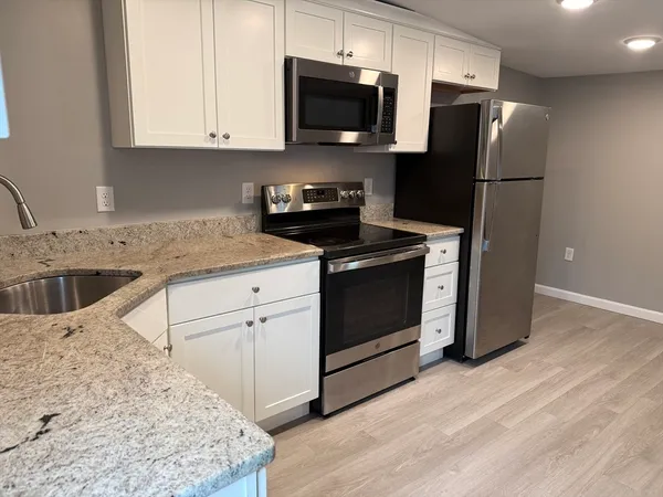 $2,500 | 10 Leyden Street, Unit 3, Plymouth, MA 02360