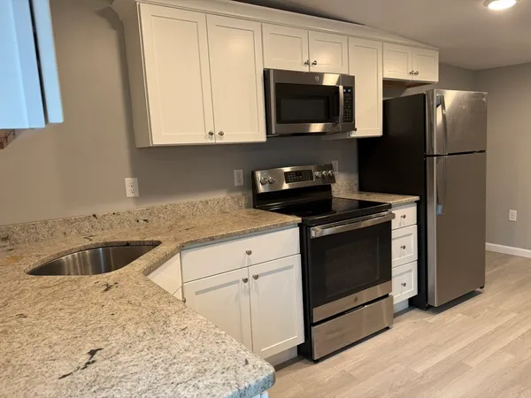 $2,500 | 10 Leyden Street, Unit 3, Plymouth, MA 02360