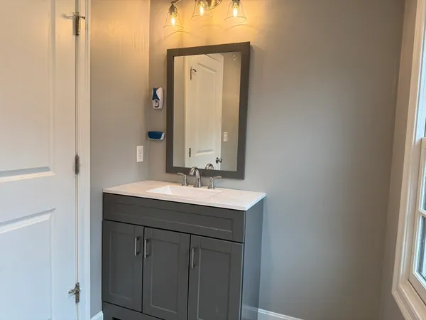 $2,500 | 10 Leyden Street, Unit 3, Plymouth, MA 02360