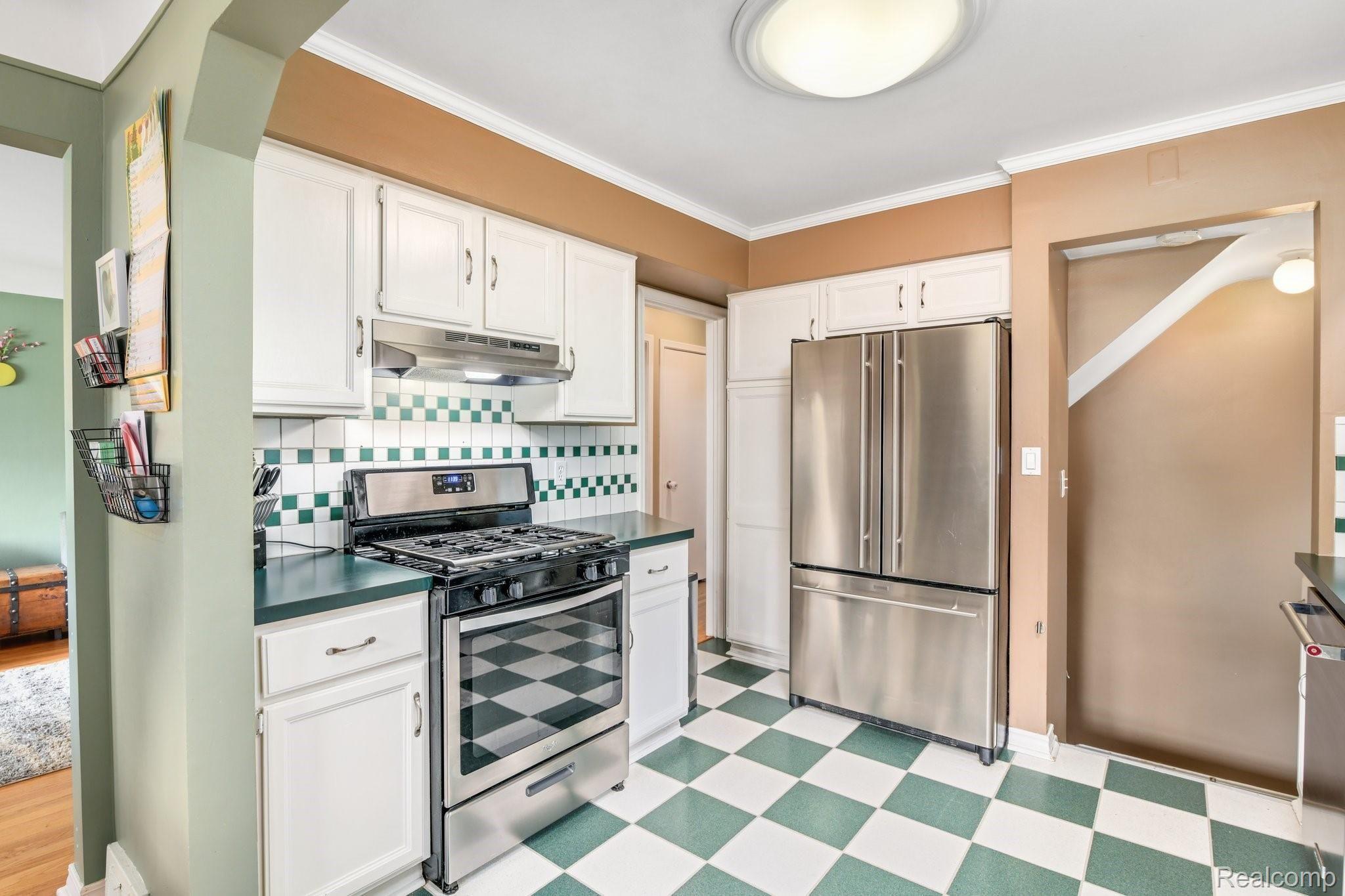 3411 Durham Road Royal Oak, MI 48073 - Photo 9 of 31 10-web-or-mls-3411 Durham Road - Royal Oak0007.jpg