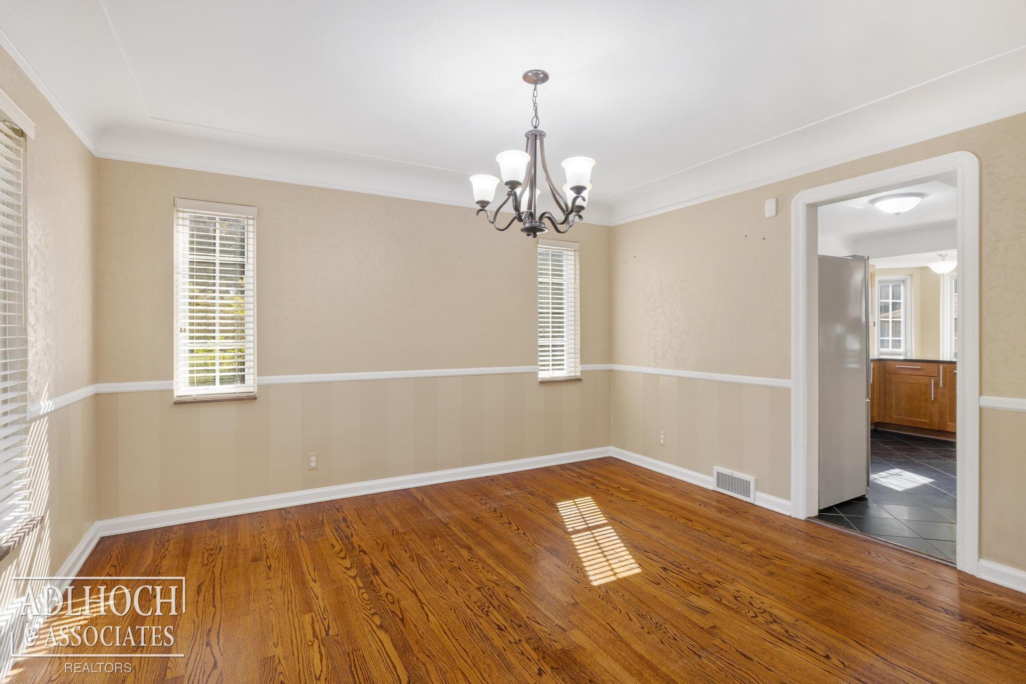 869 Rivard Boulevard Grosse Pointe, MI 48230 - Photo 8 of 25 50190961-5ec22e9a-fe51-40eb-9ec8-1d4b06c64602.JPG