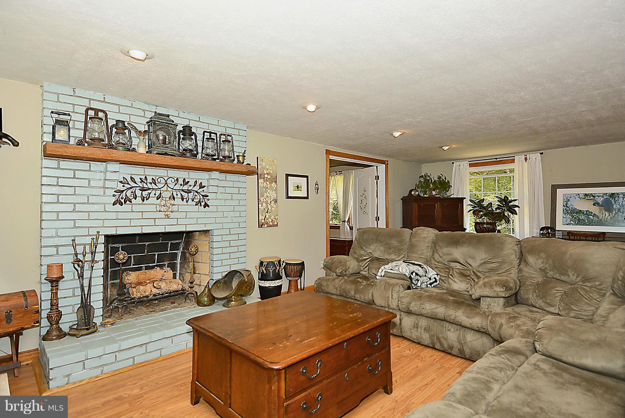 4500 London Bridge Road Sykesville, MD 21784 - Photo 9 of 18 Living Room