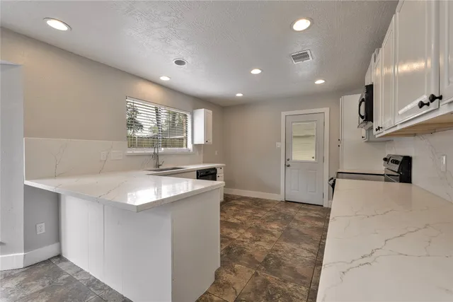 $2,600 | 4131 Valley Haven Drive, Houston, TX 77339