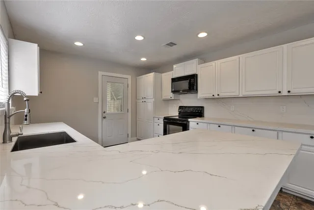 $2,600 | 4131 Valley Haven Drive, Houston, TX 77339