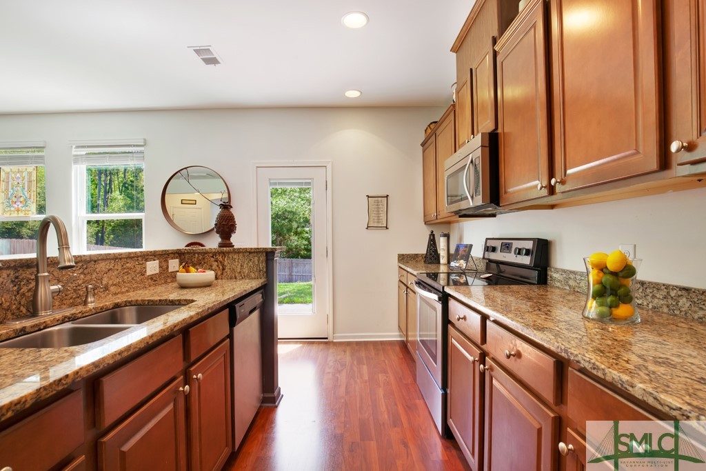 320 Southwilde Way Pooler, GA 31322 - Photo 12 of 48 Granite counter tops