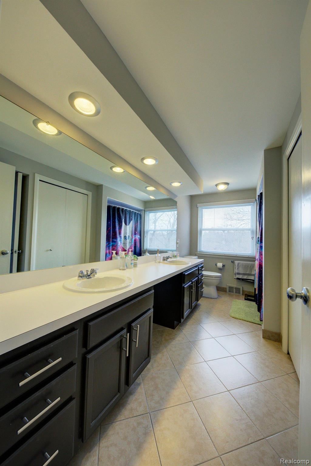 24185 Farmington Road Farmington, MI 48336 - Photo 34 of 50 Gallery Image 34