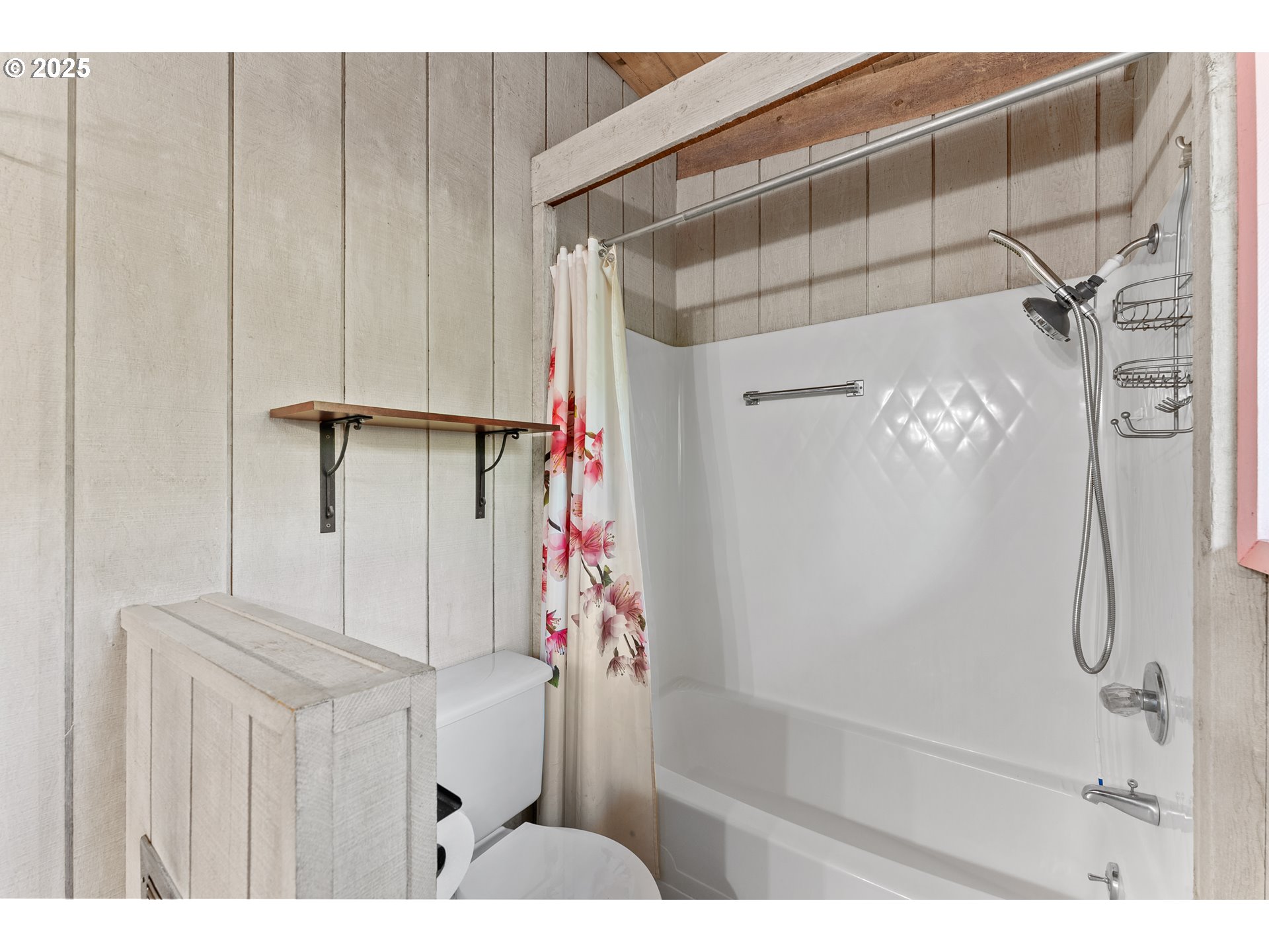 97639 Marina Heights Loop Brookings, OR 97415 - Photo 12 of 27 a bathroom with a shower