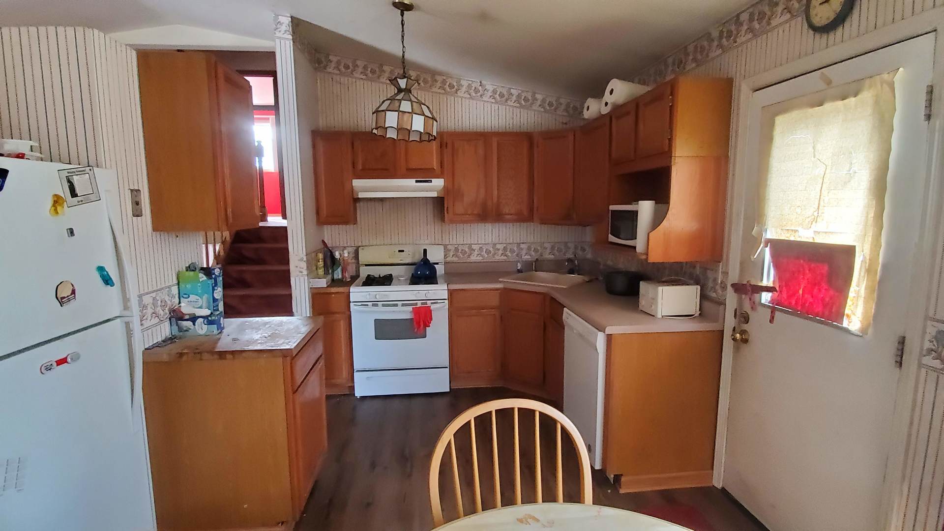 520 Northgate Road Lindenhurst, IL 60046 - Photo 5 of 16 a kitchen with sink refrigerator dining table and chairs