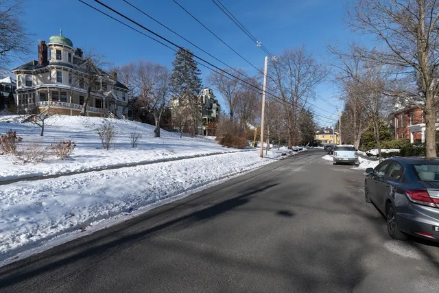 $340,000 | 61 Crescent Street, Unit 7, Northampton, MA 01060