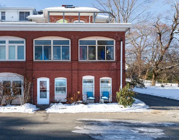 $340,000 | 61 Crescent Street, Unit 7, Northampton, MA 01060