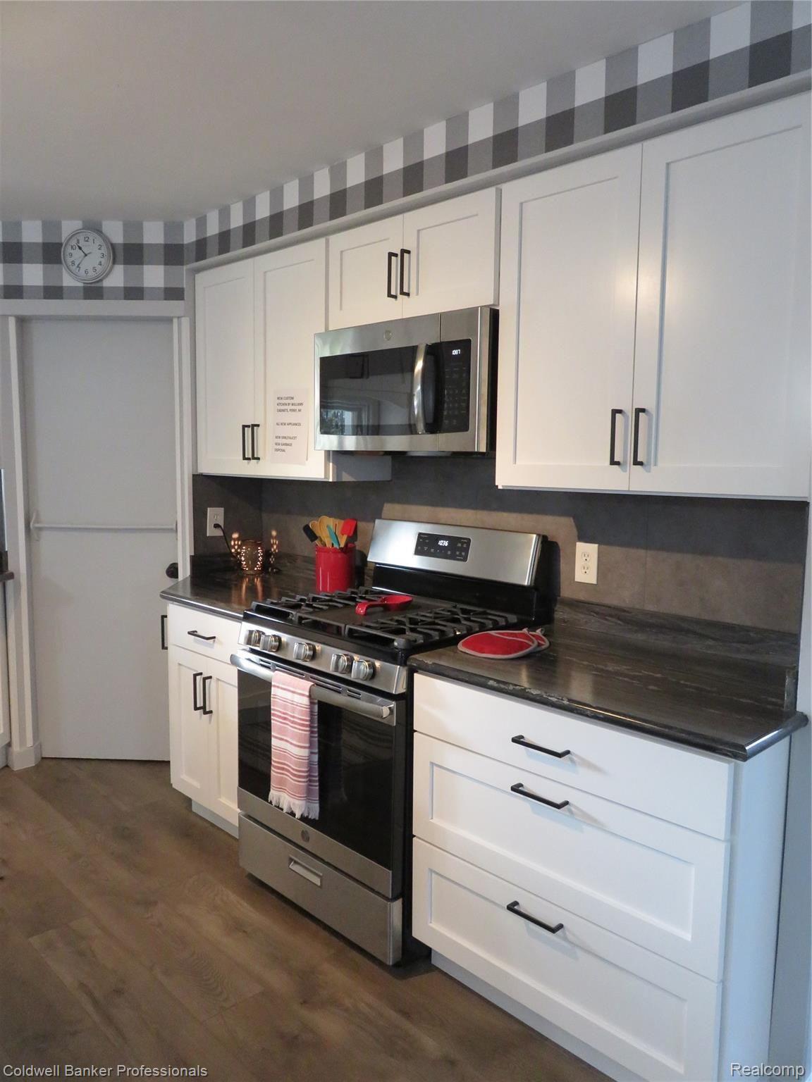 3964 South Ruess Road Owosso, MI 48867 - Photo 4 of 30 4 3694 Kitchen.JPG