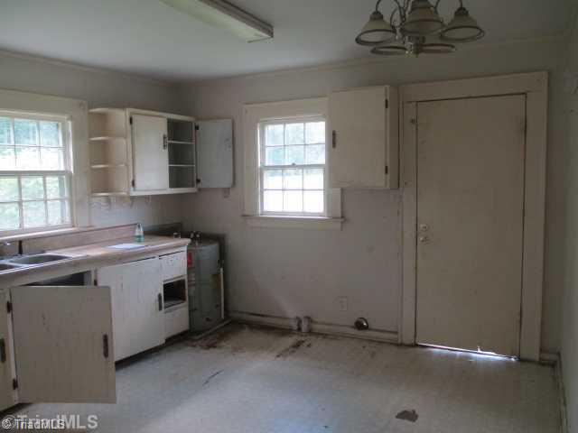 206 Jay Place High Point, NC 27263 - Photo 4 of 10 Interior Space/Layout.