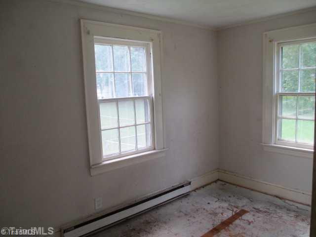 206 Jay Place High Point, NC 27263 - Photo 5 of 10 Interior Space/Layout.