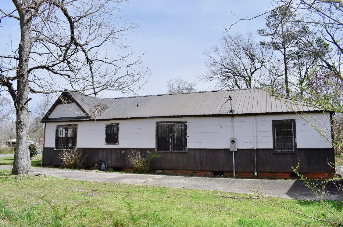 140 Carver Avenue Atmore, AL 36502 - Photo 2 of 20