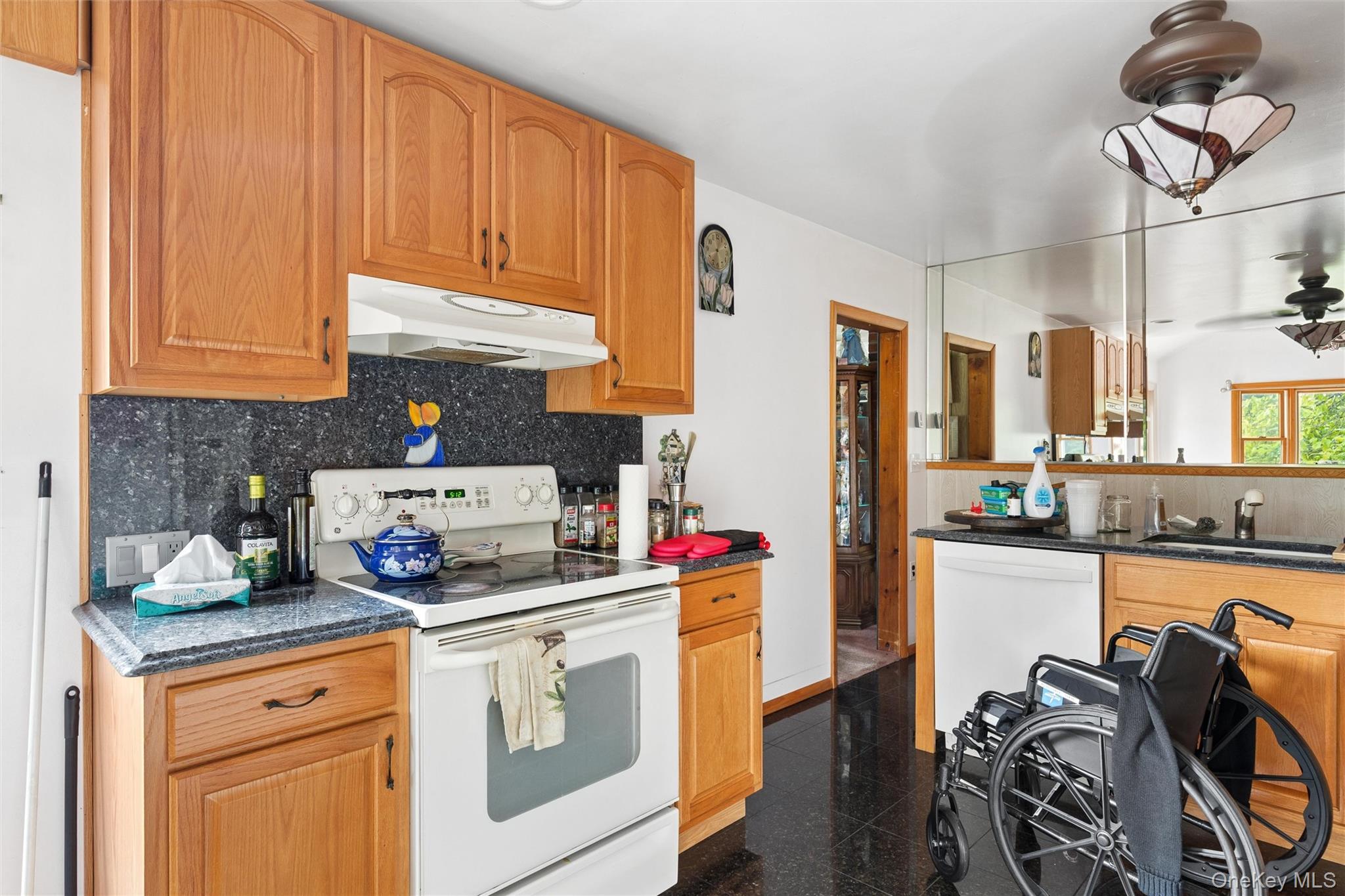 86 Log Road Patchogue, NY 11772 - Photo 18 of 26 Gallery Image 18