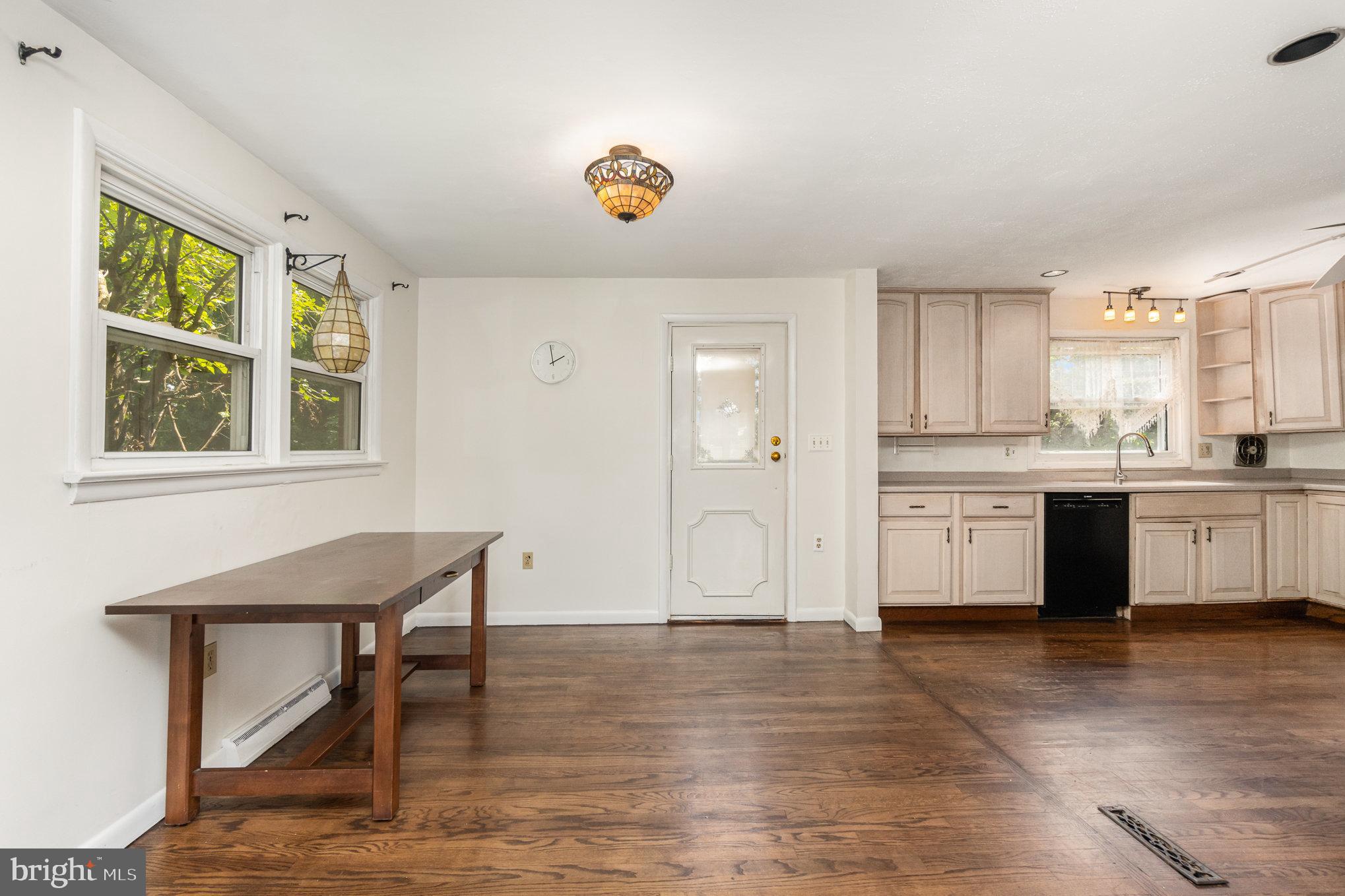 1501 Pelham Road Harrisburg, PA 17110 - Photo 12 of 34 Dining Area