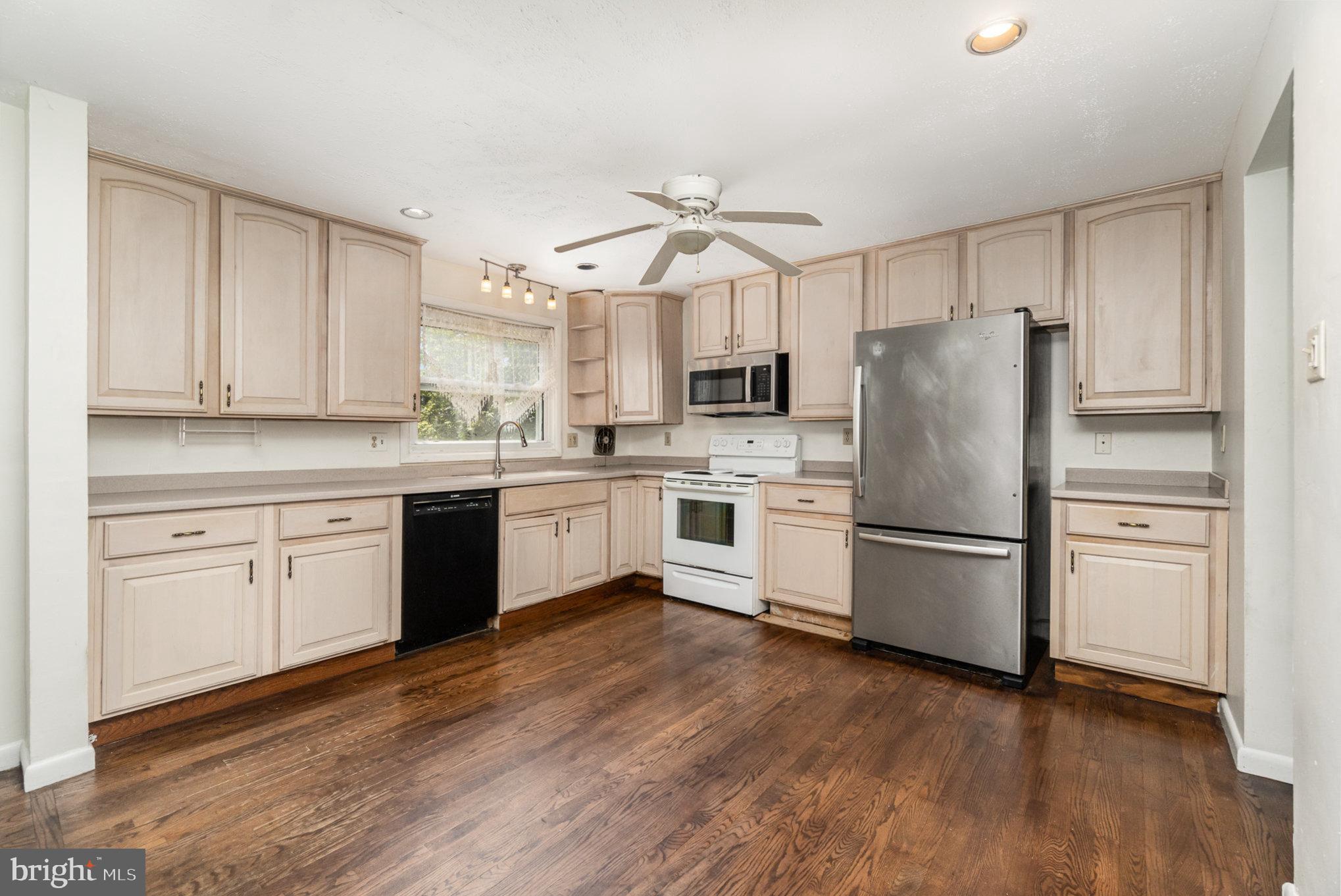 1501 Pelham Road Harrisburg, PA 17110 - Photo 13 of 34 Kitchen