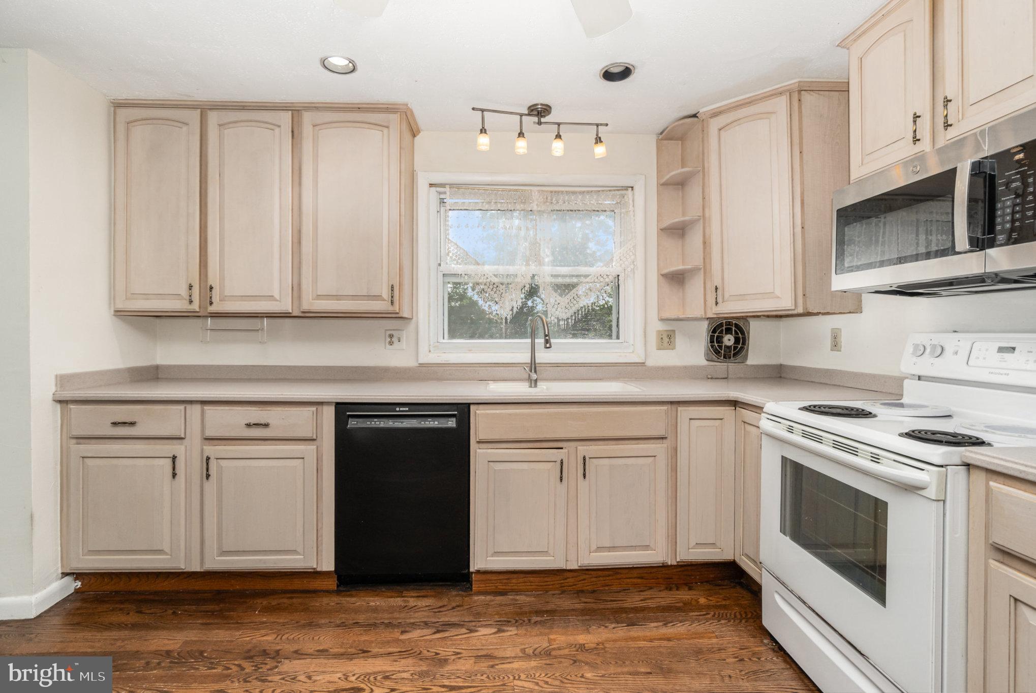 1501 Pelham Road Harrisburg, PA 17110 - Photo 14 of 34 Kitchen