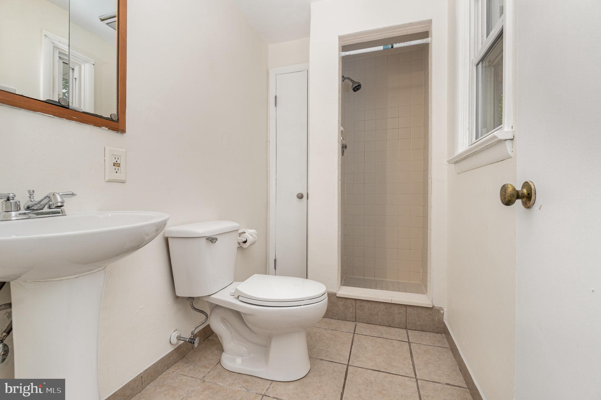 1501 Pelham Road Harrisburg, PA 17110 - Photo 18 of 34 Primary Bathroom