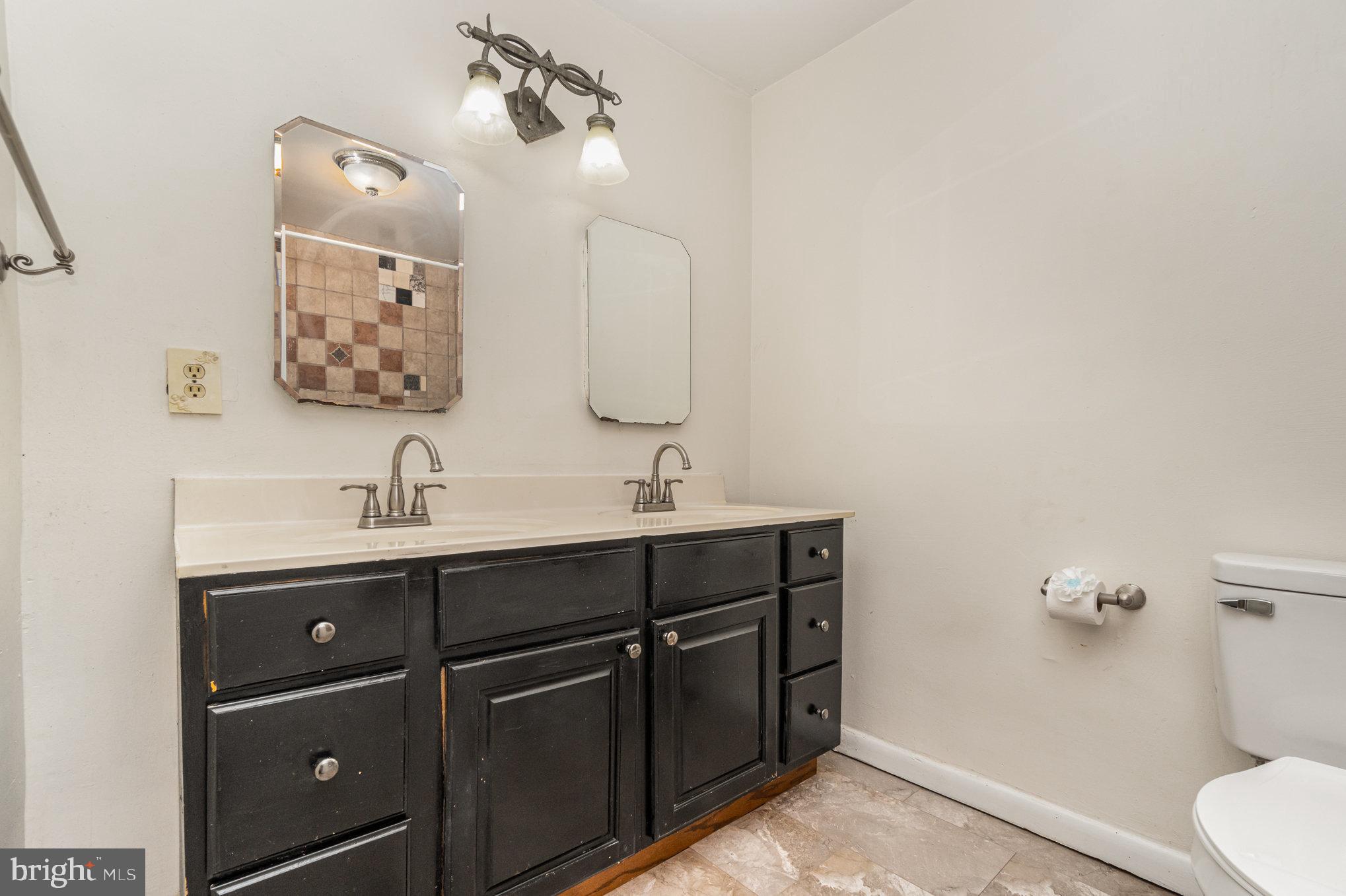 1501 Pelham Road Harrisburg, PA 17110 - Photo 25 of 34 2nd Floor Full Bath