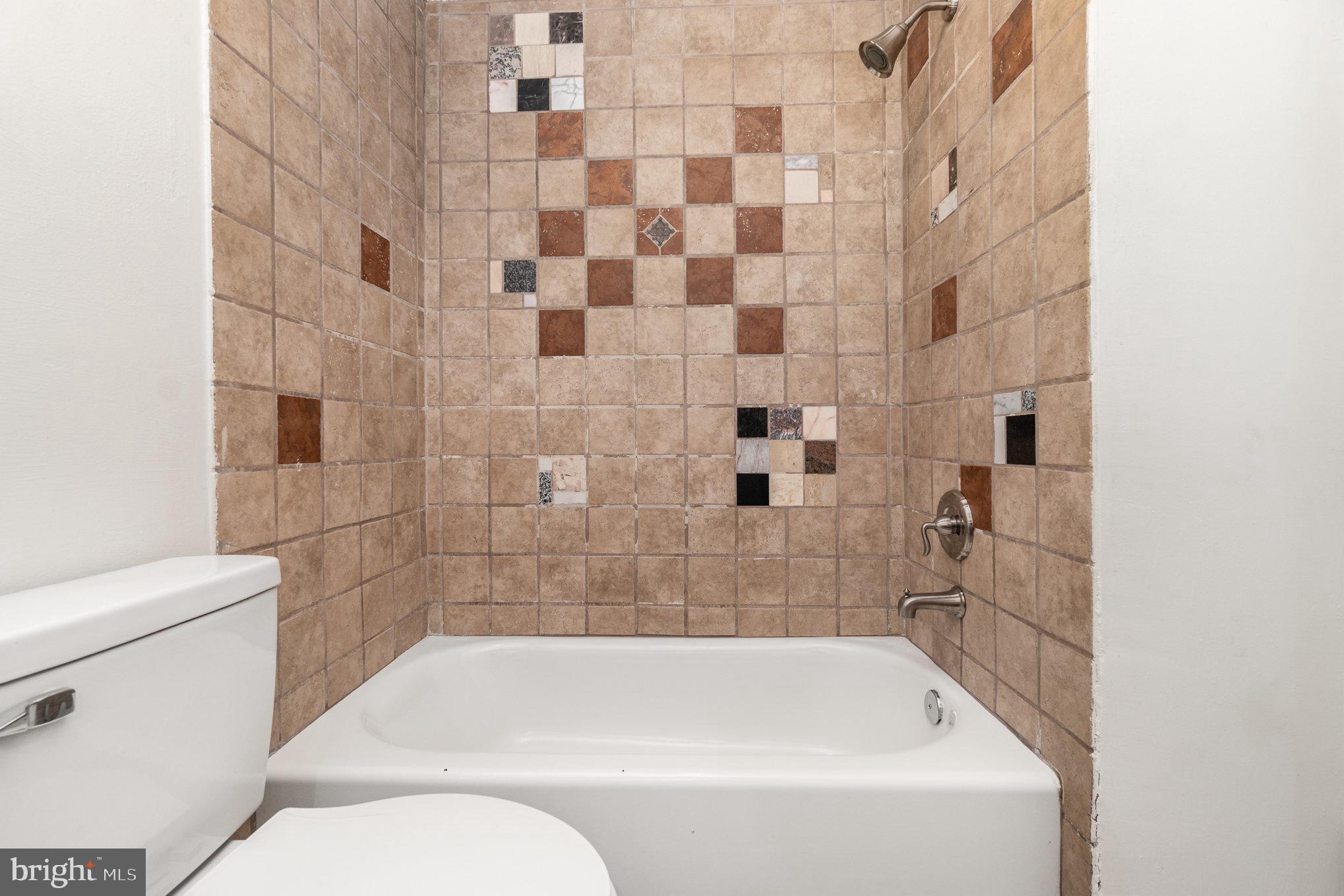 1501 Pelham Road Harrisburg, PA 17110 - Photo 26 of 34 2nd Floor Full Bath