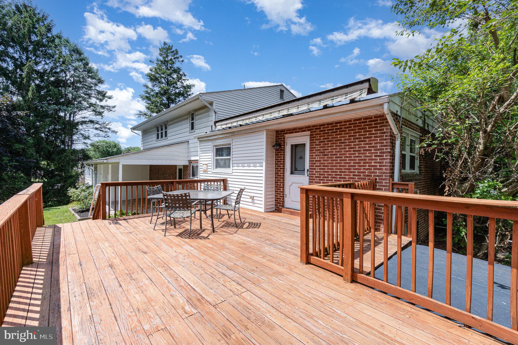 1501 Pelham Road Harrisburg, PA 17110 - Photo 31 of 34 Rear Deck