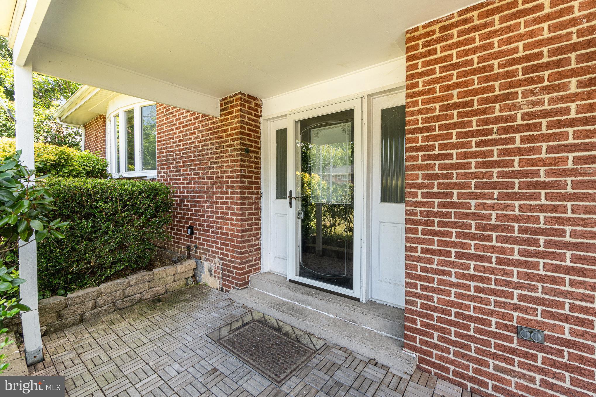 1501 Pelham Road Harrisburg, PA 17110 - Photo 4 of 34 Front Door