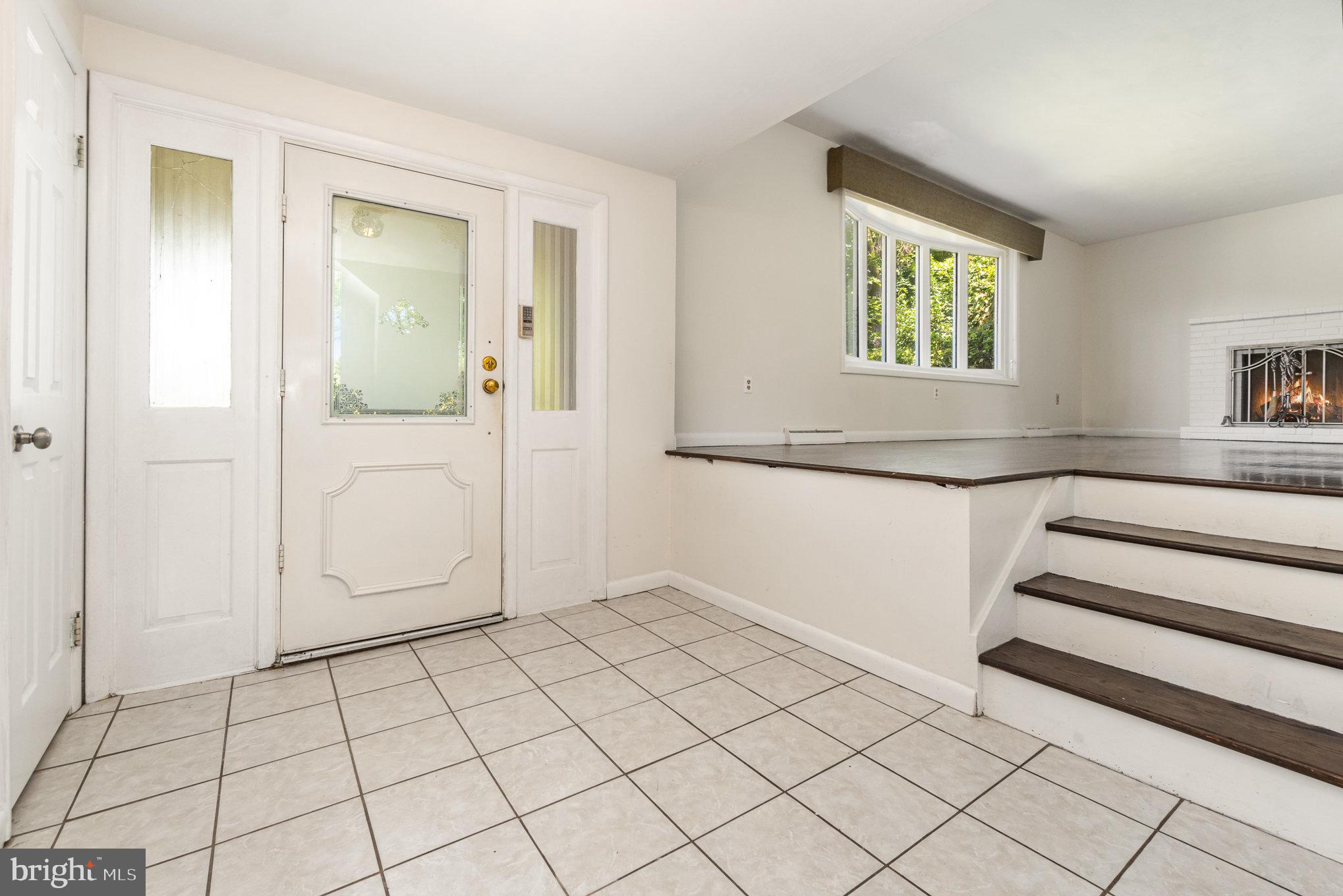 1501 Pelham Road Harrisburg, PA 17110 - Photo 6 of 34 Vestibule Area
