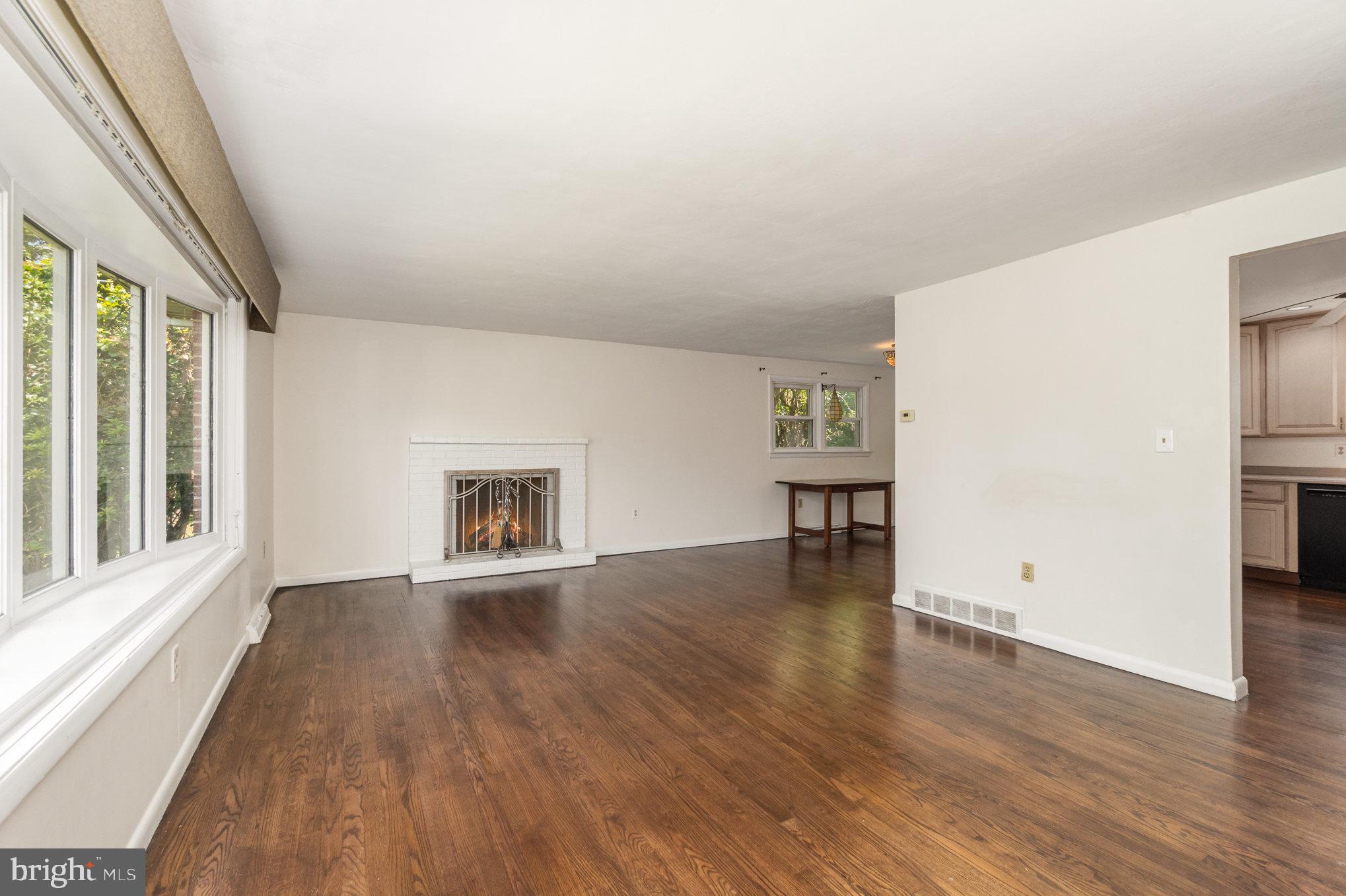 1501 Pelham Road Harrisburg, PA 17110 - Photo 10 of 34 Living Room