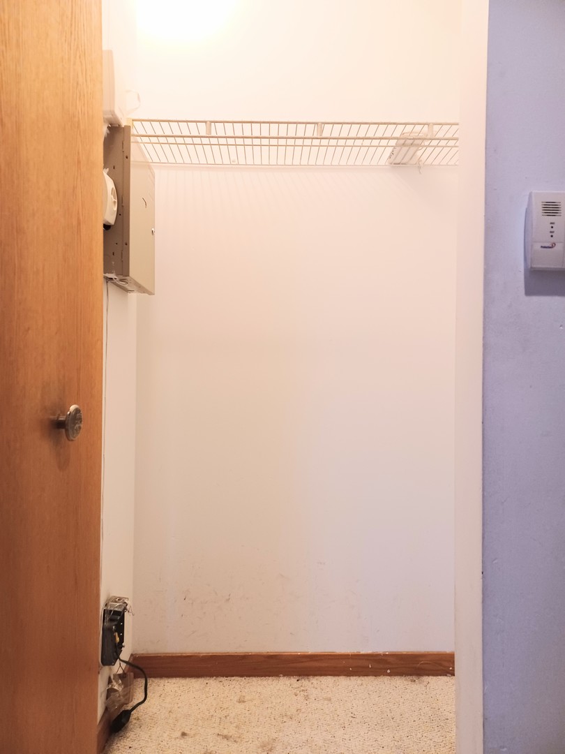 727 South Ashland Avenue, Unit D Chicago, IL 60607 - Photo 12 of 32 a bathroom with a shower