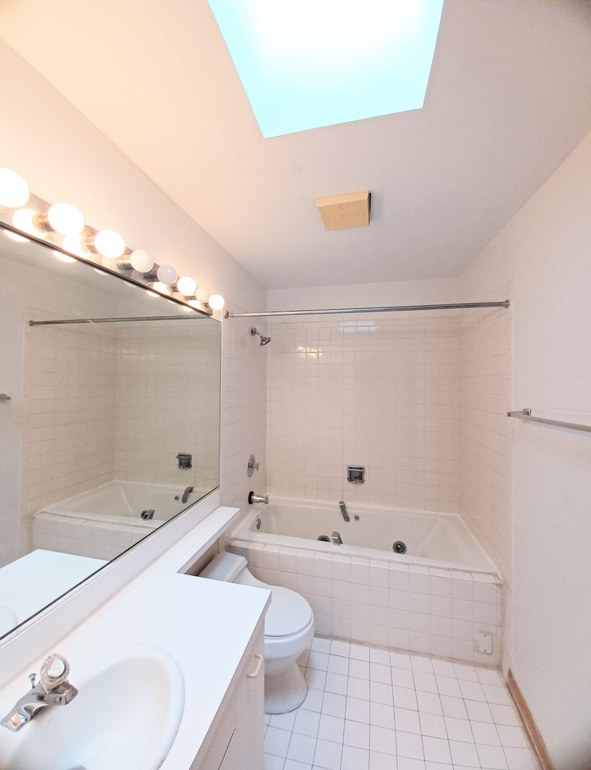 727 South Ashland Avenue, Unit D Chicago, IL 60607 - Photo 19 of 32 a bathroom with a bathtub shower sink and toilet
