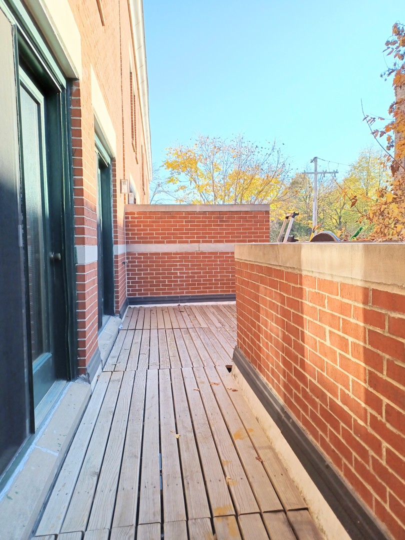 727 South Ashland Avenue, Unit D Chicago, IL 60607 - Photo 26 of 32 a view of wooden floor with a lake view