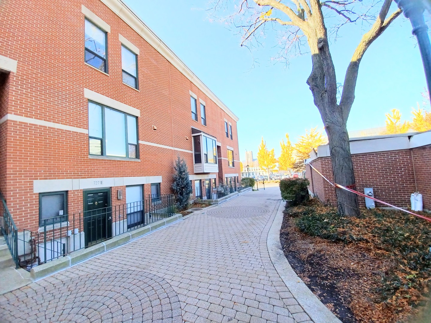 727 South Ashland Avenue, Unit D Chicago, IL 60607 - Photo 32 of 32 a view of a building with a yard