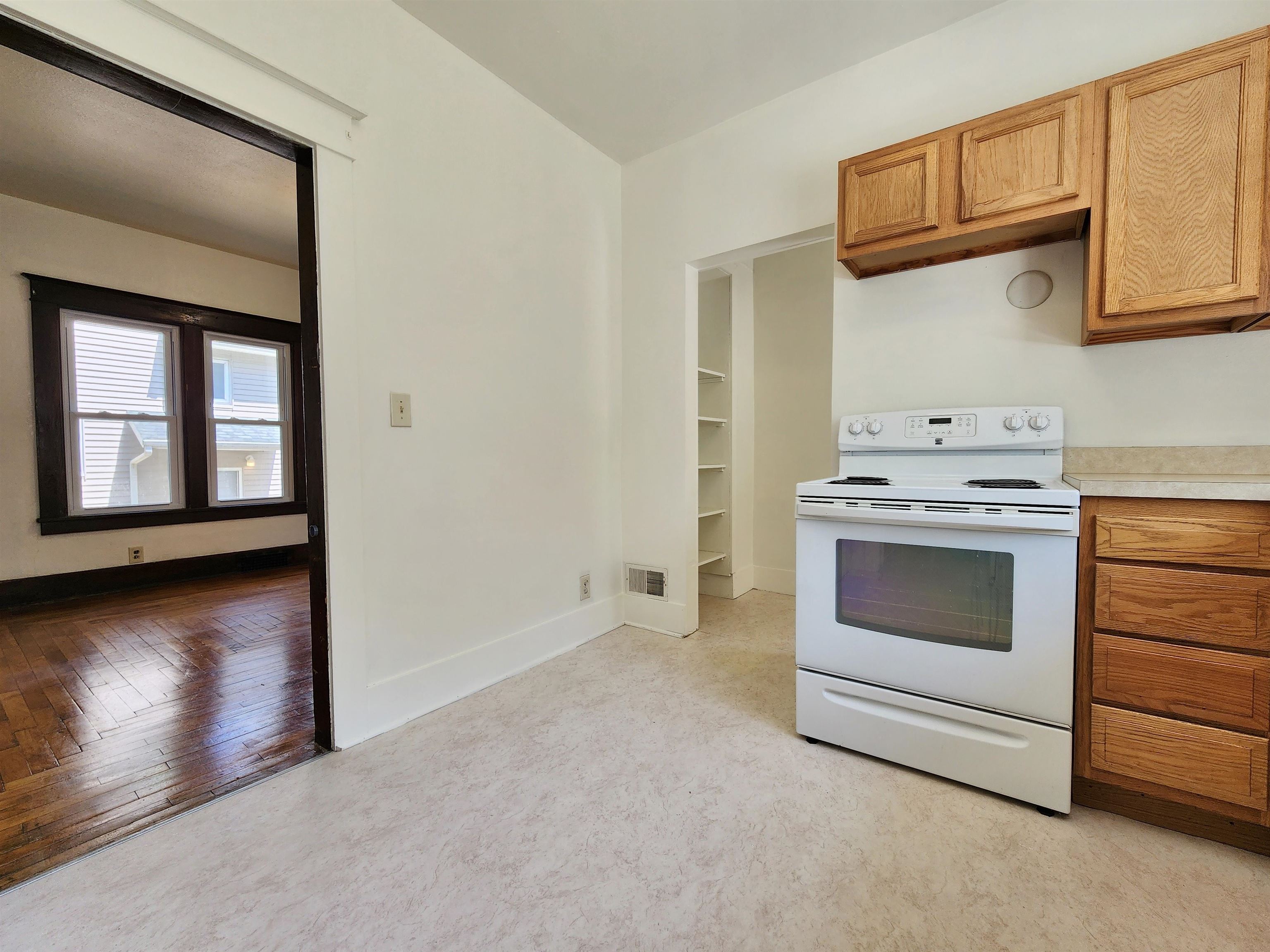 128 Rockingham Avenue Alma, MI 48801 - Photo 13 of 36 1933389-b1ece75d-9ea6-42d7-b72f-205d642c9784.JPG