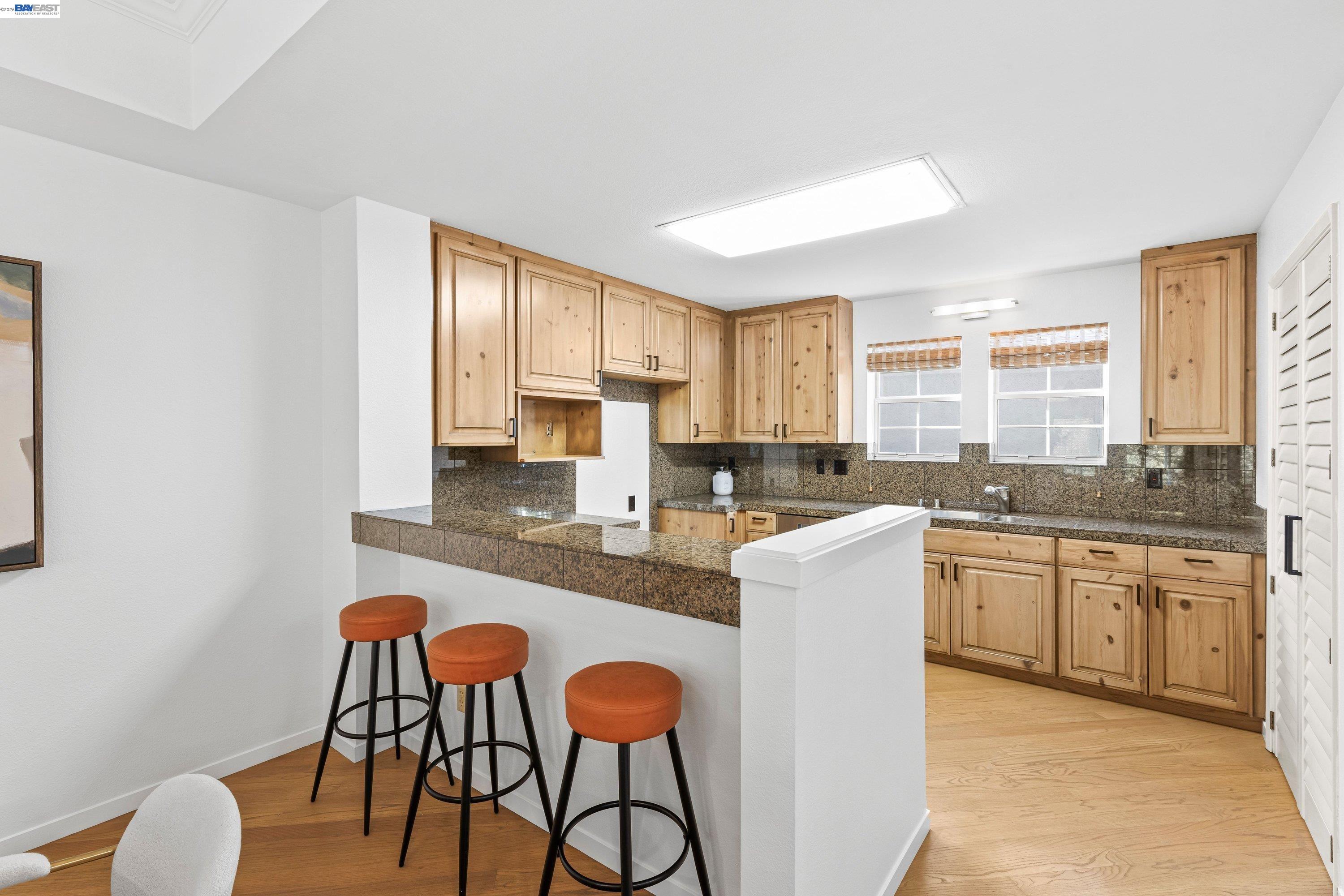 4636 Redwood Road Oakland, CA 94619 - Photo 7 of 30