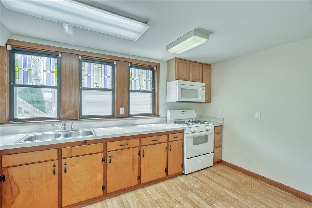 27 Martin Street Webster, NY 14580 - Photo 18 of 48 KITCHEN