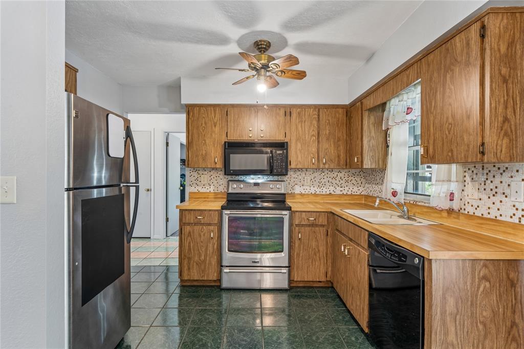 14345 Missouri Skylark Road Weeki Wachee, FL 34614 - Photo 10 of 46
