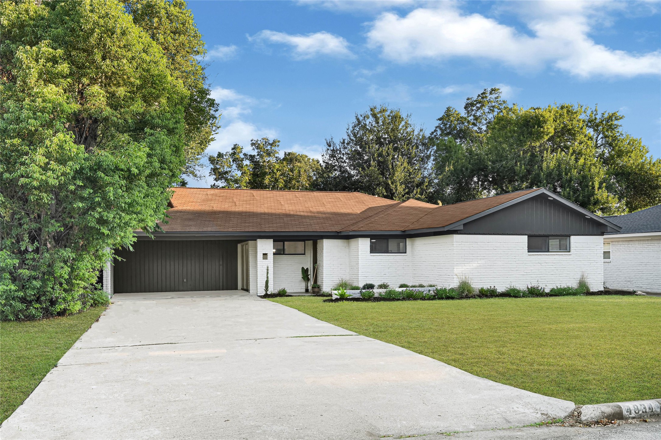 4834 Spellman Road Houston, TX 77035 - Photo 13 of 30 Gallery Image 13