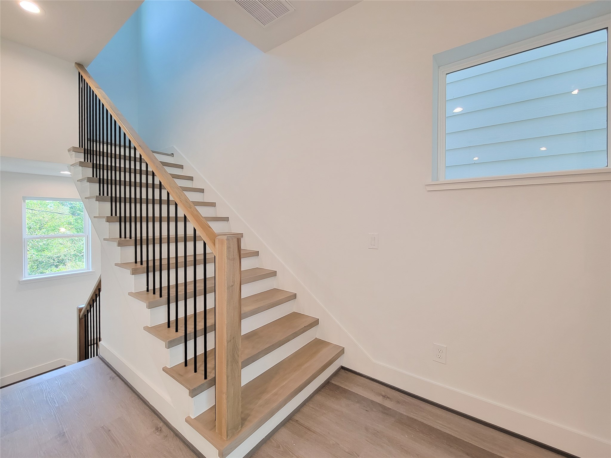 7705 Earl Rudder Way Houston, TX 77055 - Photo 35 of 39 a view of entryway