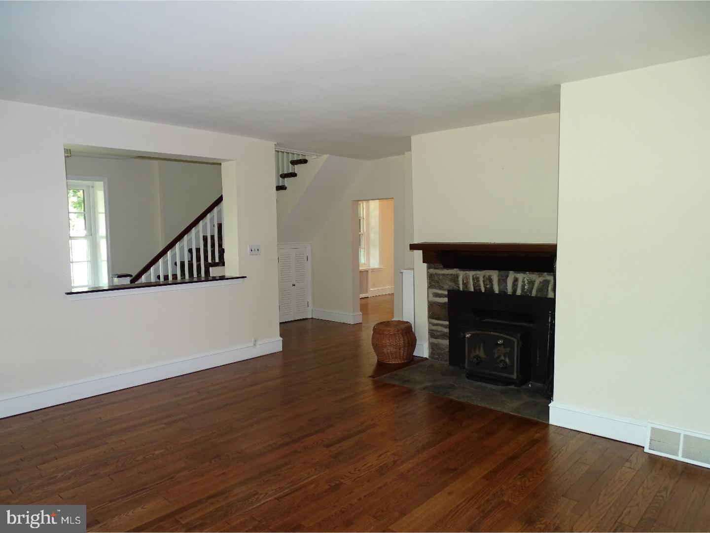 668 Gulph Road Wayne, PA 19087 - Photo 3 of 24 Living Room