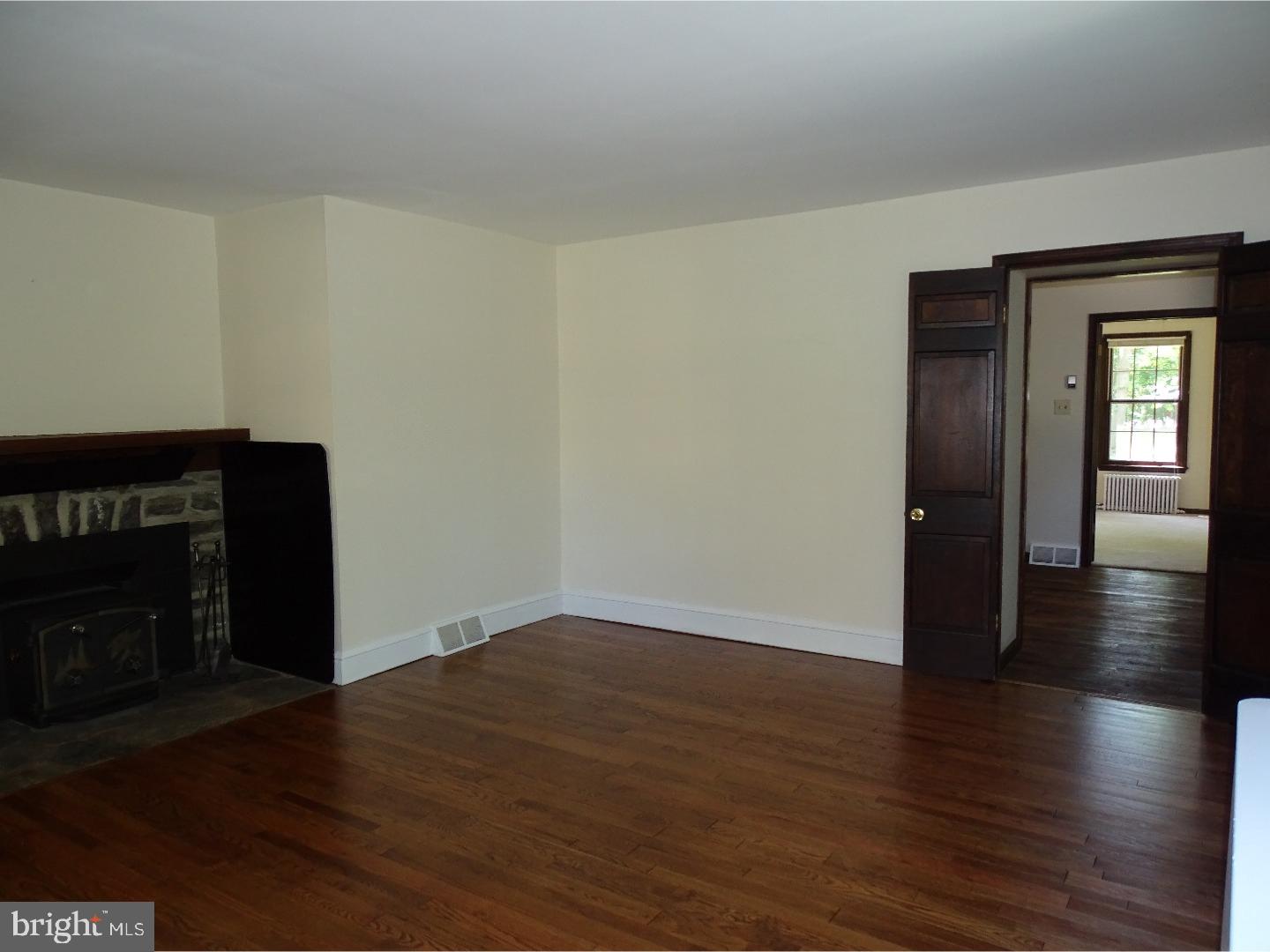 668 Gulph Road Wayne, PA 19087 - Photo 4 of 24 Living Room